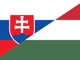 szlovák és magyar zászló