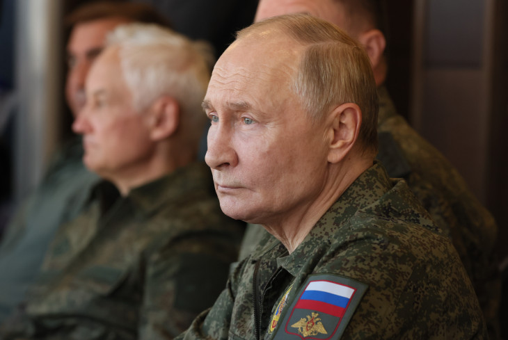 Vlagyimir Putyin a Zapad-2025 fedőnevű orosz-fehérorosz hadgyakorlaton 2025. szeptember 16-án – megáll-e Ukrajnában?   