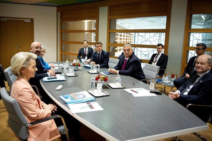 Brüsszeli tárgyalás egy korábbi EU-csúcs előtt. Fotó: MTI/Miniszterelnöki Sajtóiroda/Fischer Zoltán 