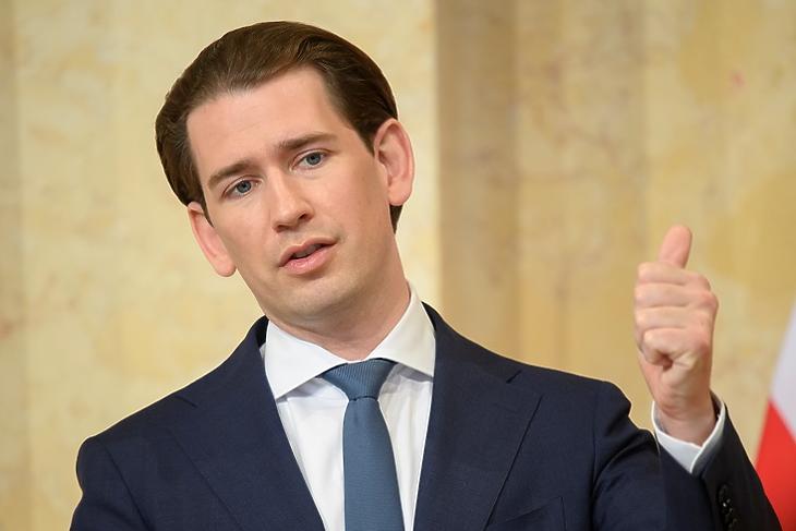 Az osztrák ellenzék csalódott, hogy Kurz lemondása után folytatja a kormányzást az eddigi koalíció