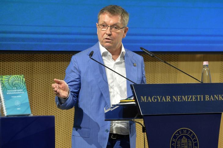 Matolcsy György, a Magyar Nemzeti Bank elnöke beszédet mond egy 2022. májusi rendezvényen. Fotó: MTI/Soós Lajos 