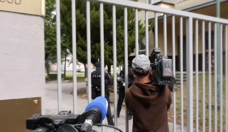 Az akkor még kórházban ápolt kormányfőt őrző kommandósok Besztercebányán a merénylet utáni napokban