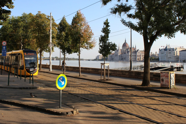 A villamos jár 