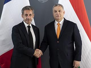Kiosztott egy bókot Orbán Viktornak a volt francia elnök