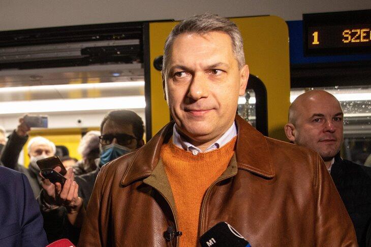 Lázár János fegyverszünetet kér a vihar miatt 
