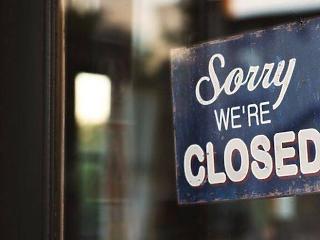 Koronavírus: Szlovéniában leállt a közösségi közlekedés, sok üzlet bezárt