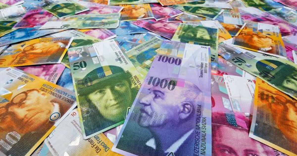 Izmos napot zárt a forint, ismét 410 alatt a frank