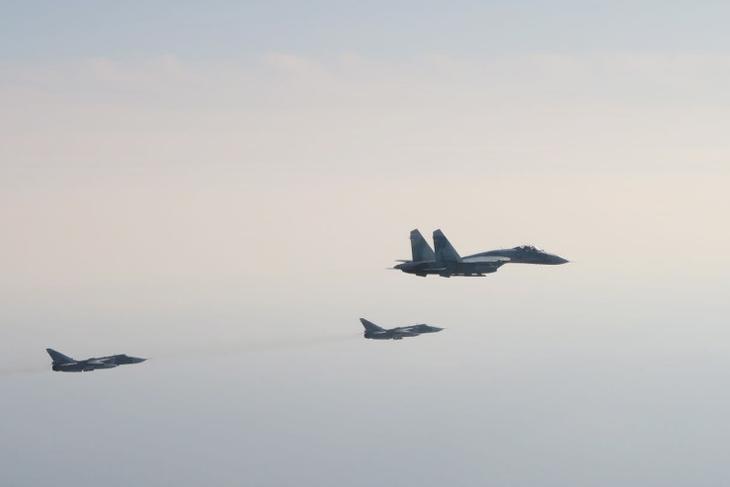 Üzenetértékű berepülés.  A határsértő orosz vadászgépek a svéd légierő felvételén 2022. március 2-án. Fotó: EPA/SWEDISH AIR FORCE