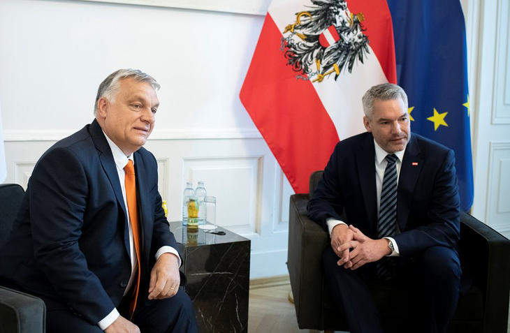 A nap képe: Bécsbe látogatott Orbán Viktor, meglepetés érte