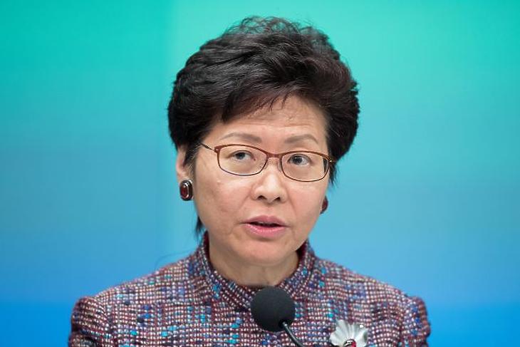 Határozottabb fellépésre sarkallta a hongkongi kormányzót a kínai elnök 
