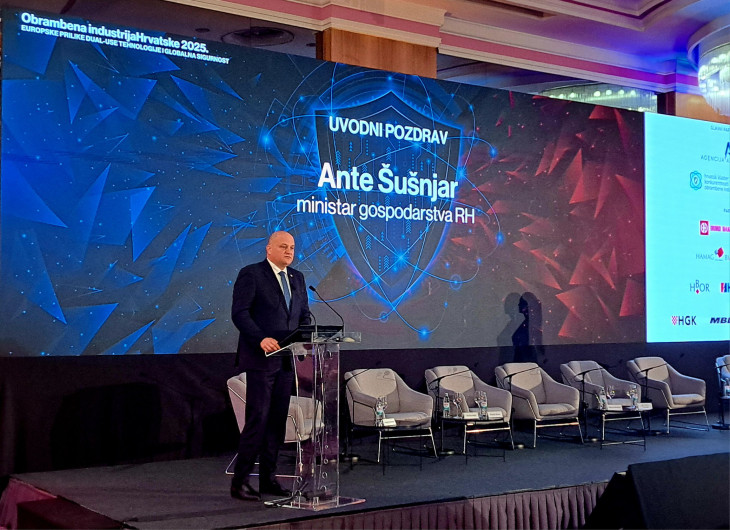 Ante Susnjar horvár gazdasági miniszter üdvözöl