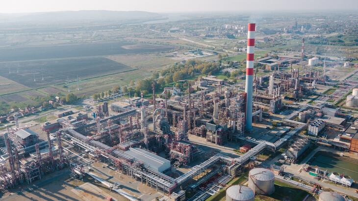 Jó üzletre váltja a Mol Trump és Putyin barátságát – nagyot kaszálhat a NIS megszerzésén a magyar olajcég