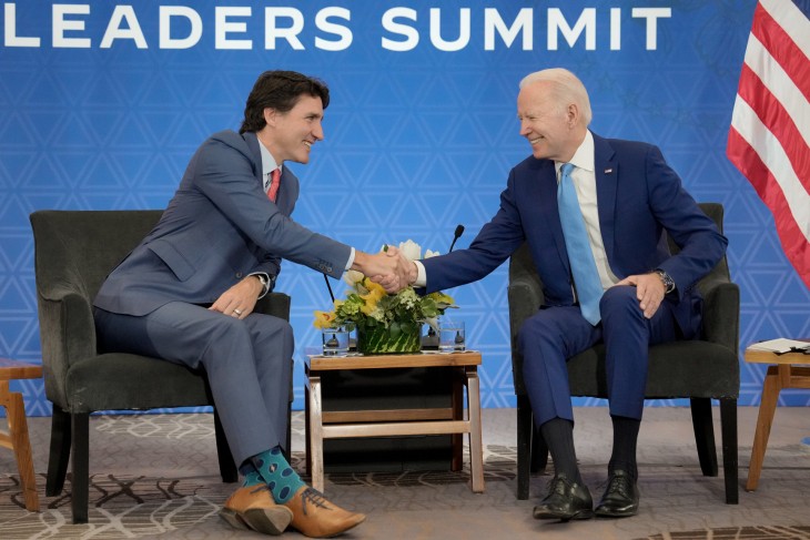 Justin Trudeau, Joe Biden és a nem mindennapi zokni. Fotó: President Biden/Twitter