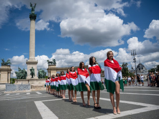 A Magyarország Szépe - Miss World Hungary szépségverseny közönségtalálkozója a Hősök terén 2024. június 17-én 