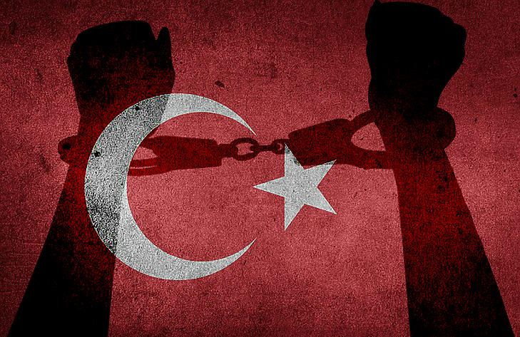 Folytatódik Erdogan tisztogatása: újabb 100 ember kerül rács mögé