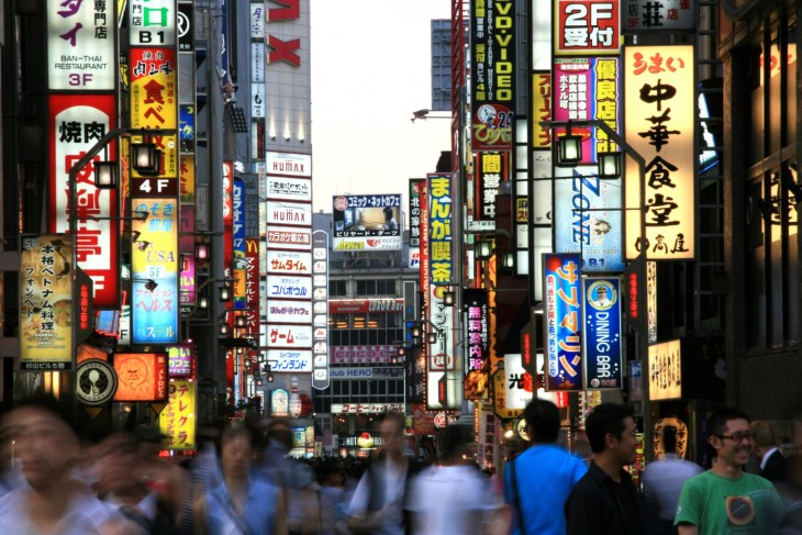 Tokió, Sindzsuku negyed – gyors ütemben öregszik a társadalom. Fotó: Depositphotos
