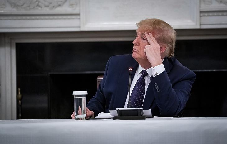 Donald Trump amerikai elnök gazdasági vezetőkkel tanácskozik a washingtoni Fehér Házban 2020. május 18-án. MTI/EPA/The New York Times/Pool/Doug Mills