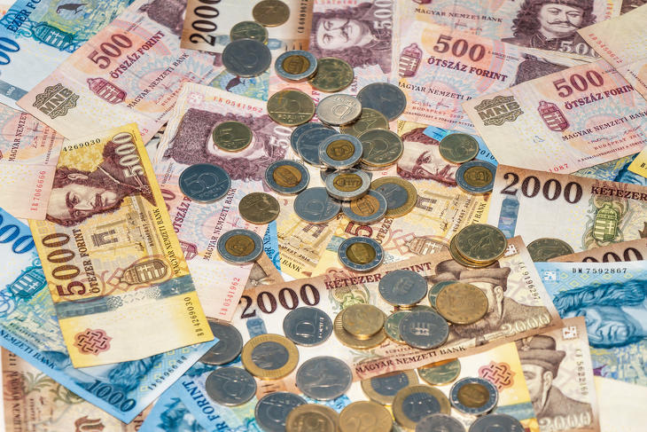 A világ legerősebb valutáival küzd a forint, de nem adja fel