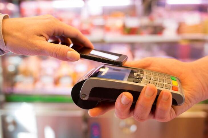 Egyre többen fizetnek mobiltelefonnal bankkártya helyett