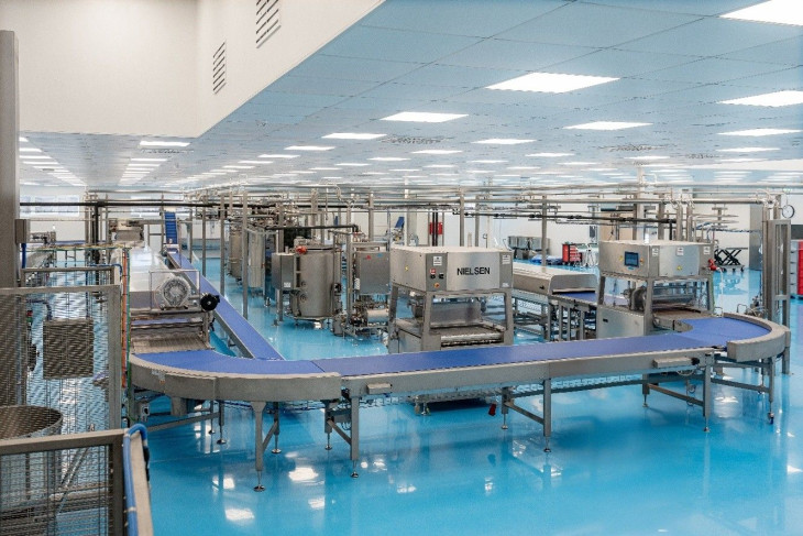 A cégcsoport évi 55 millió fehérjeszelet előállítására alkalmas új szeletsora Szadán