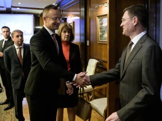 Szijjártó Péter Moszkvában 2023. áprilisban, ahol Alexander Novak akkori miniszterelnök-helyettessel tárgyalt az energiaellátásról 
