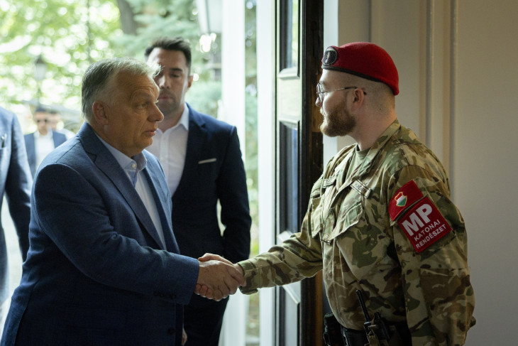 Orbán Viktor miniszterelnök érkezik a Védelmi Tanács ülésére Budapesten 2025. június 22-én
