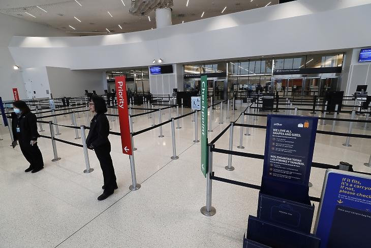 Minimum 3 év, míg újra csúcsforgalom lesz  a légifolyosókon 