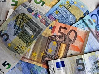 Itt a javaslat: ilyen árfolyamnál kellene bevezetni az uniós pénzt