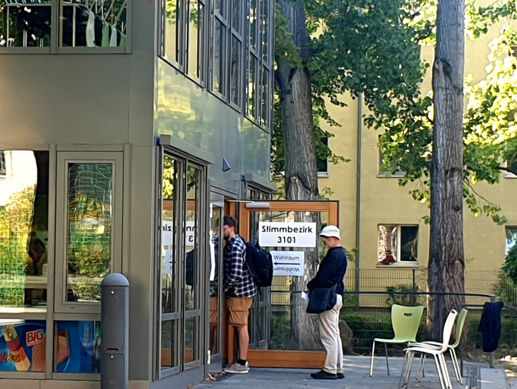 Egymás után keresték fel a pontban reggel 8 órakor kinyitott szavazóhelyiségeket