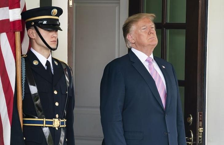 Trump és az amerikai nemzetbiztonsági káosz – sorra dönti be az intézményeket