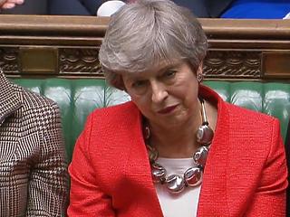 Folytatódik Theresa May vesszőfutása, ma már a Brexit elhalasztásáról szavaz a brit parlament