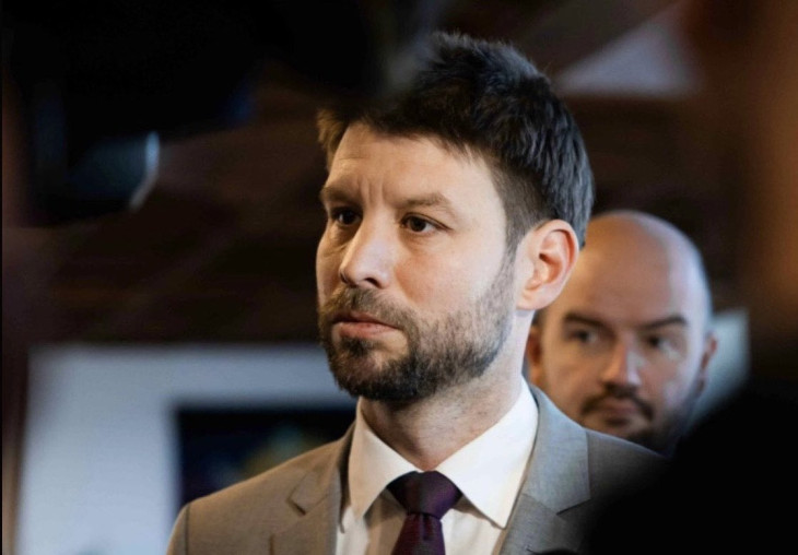 Michal Šimečka az ellenzéki Progresszív Szlovákia párt vezére bátran szembenéz az új adóval
