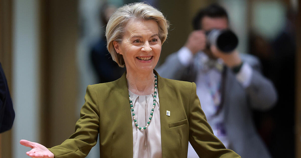 Von der Leyen bajban: a Pfizer-sms-ek miatt most minden kiderülhet
