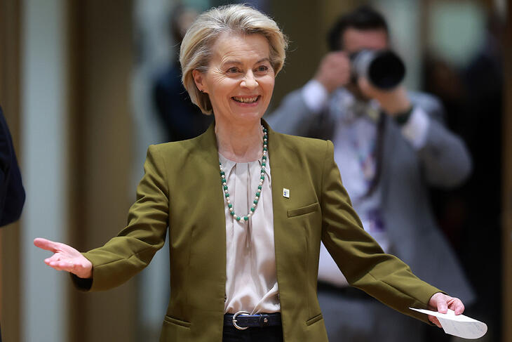 Von der Leyen bajban: a Pfizer-sms-ek miatt most minden kiderülhet
