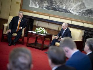 Egy követ fúj Orbán Viktor és Putyin