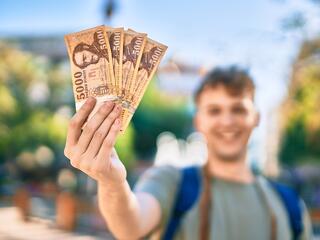 Kirobbanó formában indítja a hetet a forint