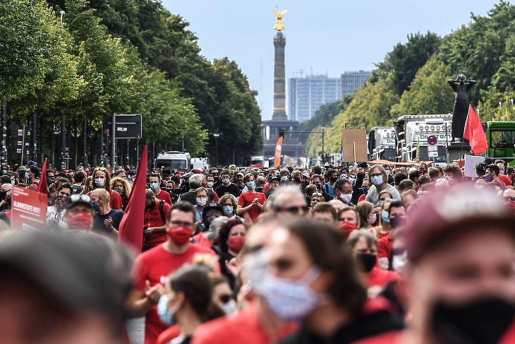 Vírus: a korlátozások lazítását követelik német orvosok