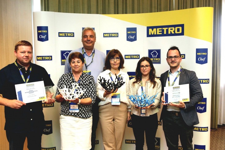 Az idei győztesek, háttérben Bősze Ákos, a METRO HoReCa üzletágfejlesztési vezetője. Fotó: METRO