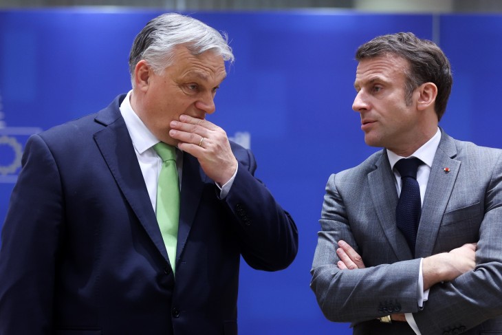 Orbán Viktor és Emmanuel Macron az EU-csúcson Brüsszelben 2024. március 21-én.   