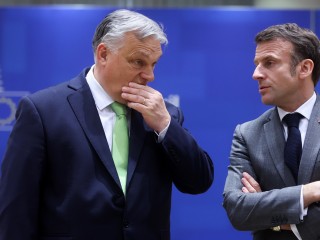 Orbán Viktor és Emmanuel Macron az EU-csúcson Brüsszelben 2024. március 21-én.   