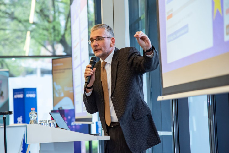 Kóka János előadásának esszenciája a következő: amit egyénileg meg tudunk tenni magunkért, tegyük meg!