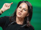 Annalena Baerbock német külügyminiszter a kormányzó Zöldek párt kongresszusán beszél Wiesbadenben 2024. november 15-én. 