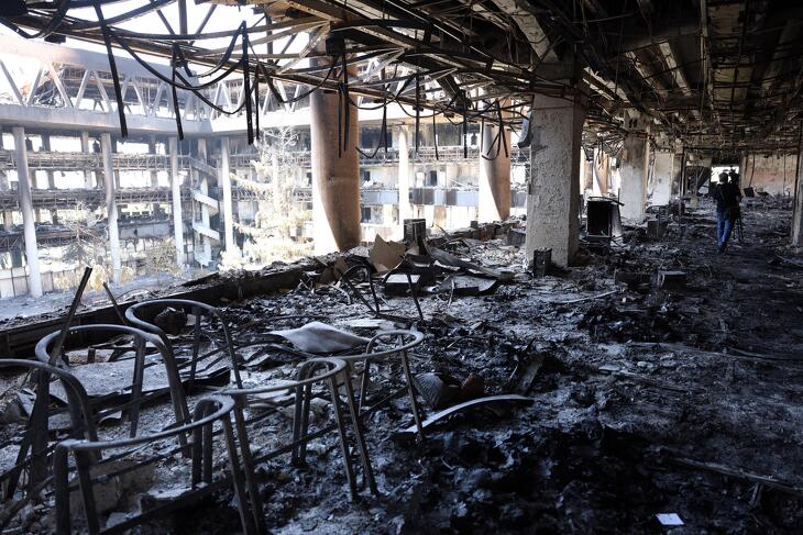 Az iráni állami televízió izraeli rakétatámadásban megrongálódott épülete Teheránban 2025. június 19-én