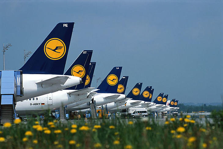 Újabb történelmi OTP-rekord, mélyrepülésben a Lufthansa is
