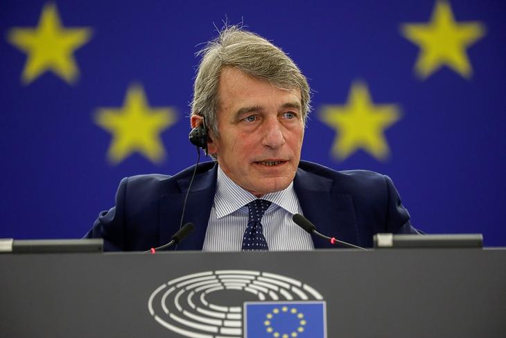 Nagyobb kontrollt szeretnének. David Sassoli, az Európai Parlament elnöke egy plenáris ülésen Strasbourgban. EPA/JULIEN WARNAND / POOL
