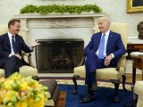 Ulf Kristersson svéd miniszterelnök és Joe Biden amerikai elnök megbeszélést folytat a washingtoni Fehér Ház Ovális irodájában 2023. július 5-én. MTI/AP/Evan Vucci