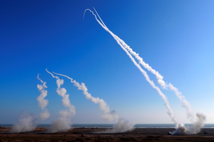 Amerikai fejlesztésű Himars-rakéták egy NATO-hadgyakorlaton Romániában 2023. február 9-én. Ilyen rakétákat már kapott Ukrajna. Fotó: EPA/ROBERT GHEMENT  