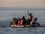 Csónakos bevándorlók ezrei szelik át a La Manche csatornát, sikerrel