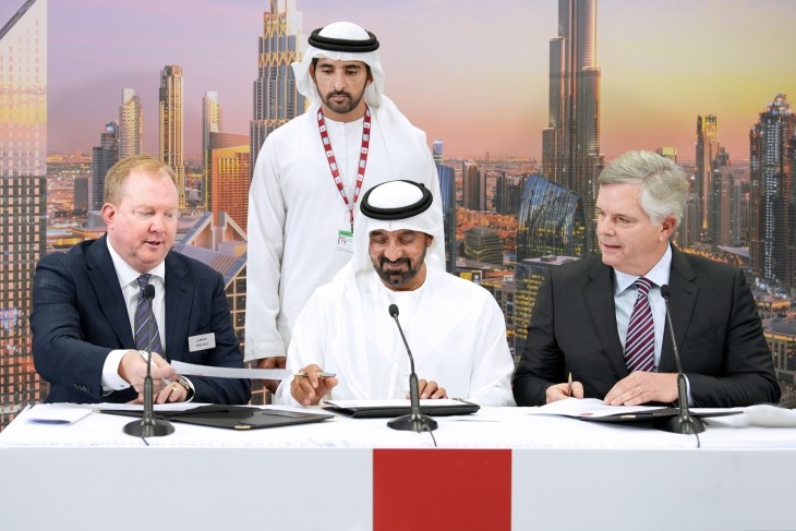 Az Emirates a Dubai Airshow-n bejelentette, hogy 90 darab újgenerációs Boeing 777-8 és 777-9 típusú repülőgépre és 202 darab GE9X sugárhajtóműre adott megrendelést az amerikai gyártónak. 2023. november 13. Fotó: Emirates 