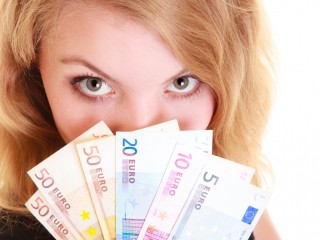 Sokan vágynak már az euróra. Fotó: Depositphotos 